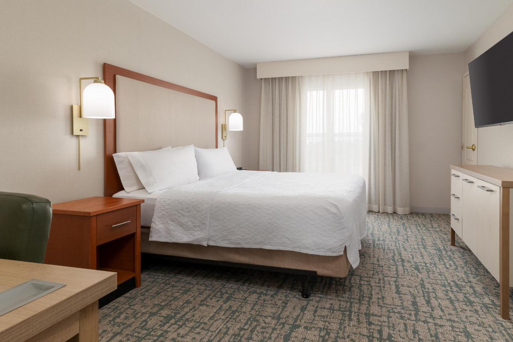 One-Bedroom King Suite Non-Smoking